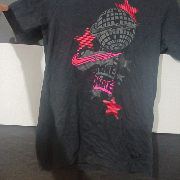 Bundle of Nike Boy Logo Graphic Tees - Picture 9 of 15